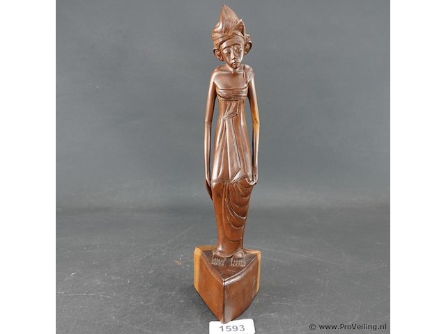 In teakhout handgesneden houten beeld van een balinese vrouw - afbeelding 1 van  5