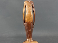 In teakhout handgesneden houten beeld van een balinese vrouw - afbeelding 3 van  5