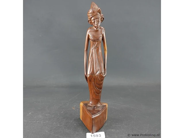 In teakhout handgesneden houten beeld van een balinese vrouw - afbeelding 1 van  5