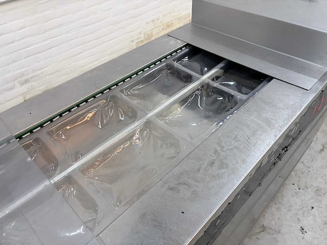 Inauen vc999 - rs compact - dieptrekverpakkingsmachine - afbeelding 7 van  12