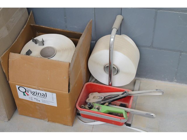 Inbind- / strapsysteem met spanner, lint en klemmen. - afbeelding 2 van  3