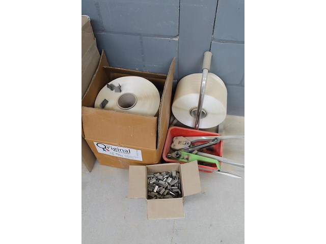 Inbind- / strapsysteem met spanner, lint en klemmen. - afbeelding 3 van  3