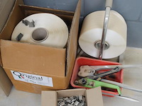 Inbind- / strapsysteem met spanner, lint en klemmen. - afbeelding 3 van  3