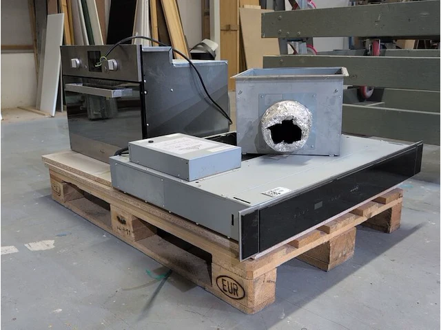 Inbouw combi magnetron met inbouw afzuigkap whirlpool en neff - afbeelding 1 van  9