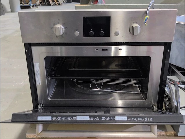 Inbouw combi magnetron met inbouw afzuigkap whirlpool en neff - afbeelding 6 van  9