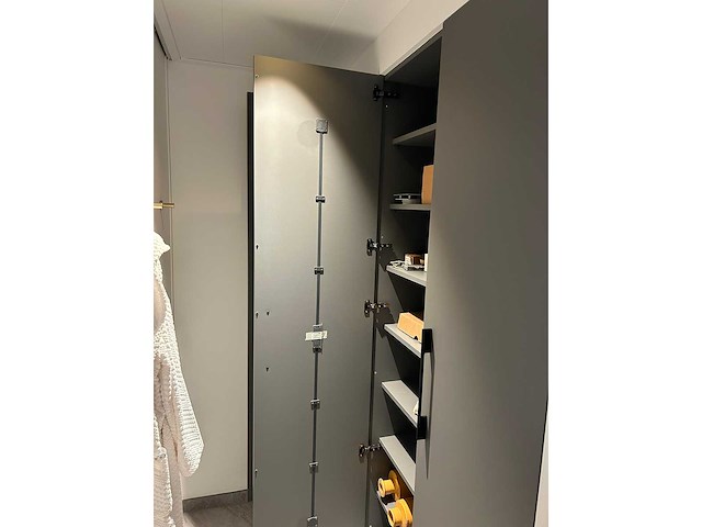 Inbouw wandkast 170 x 210 cm - afbeelding 6 van  8