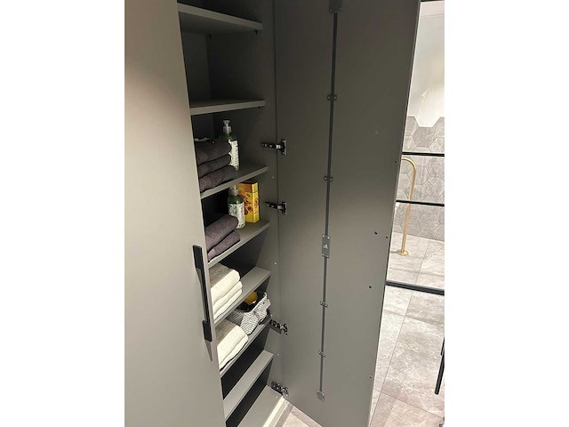 Inbouw wandkast 170 x 210 cm - afbeelding 7 van  8