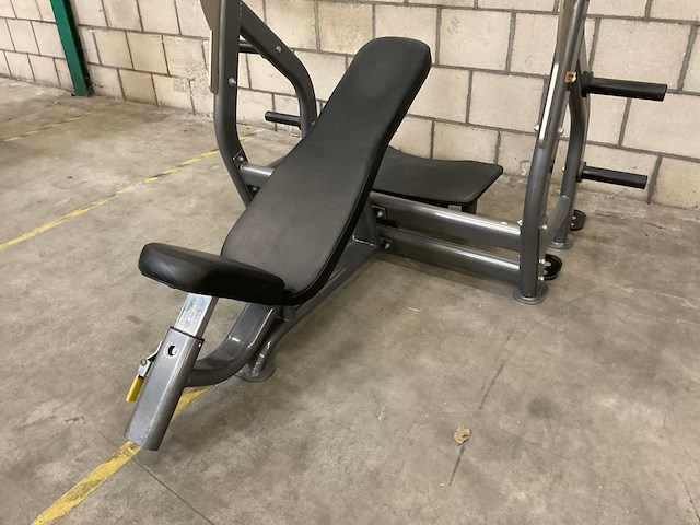 Incline bench press - afbeelding 2 van  4