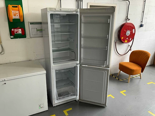 Indesit - koel- en vriescombinatie - afbeelding 3 van  5