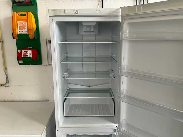 Indesit - koel- en vriescombinatie - afbeelding 4 van  5