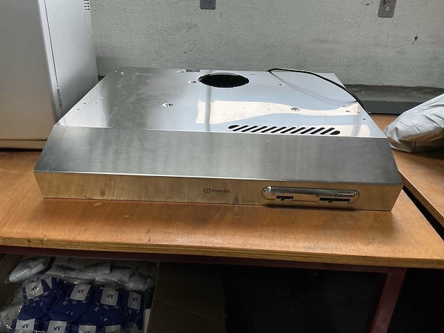 Indesit afzuigkap - afbeelding 1 van  2