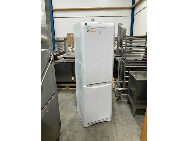 Indesit baan 13 koel/ vriescombinatie - afbeelding 2 van  7