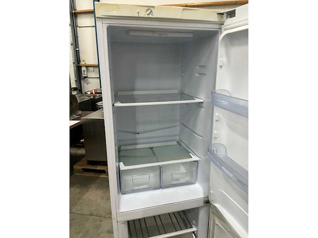 Indesit baan 13 koel/ vriescombinatie - afbeelding 4 van  7