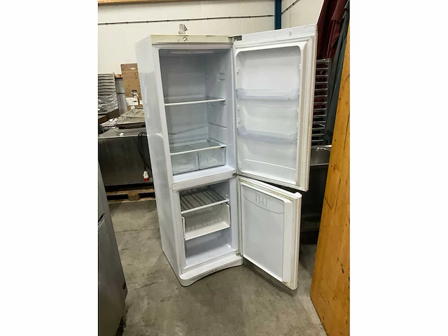 Indesit baan 13 koel/ vriescombinatie - afbeelding 3 van  7