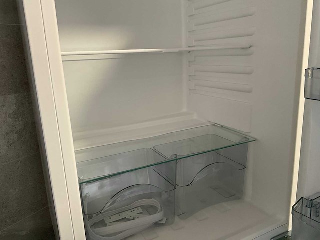 Indesit ins902aa inbouw koelkast - afbeelding 2 van  4