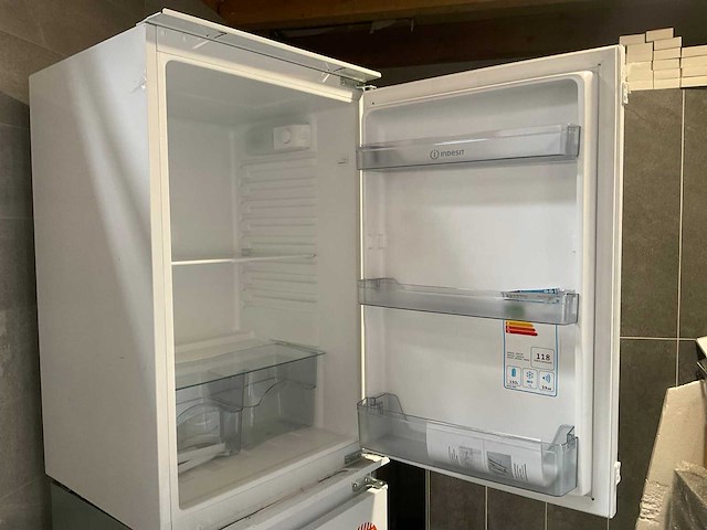 Indesit ins902aa inbouw koelkast - afbeelding 1 van  4