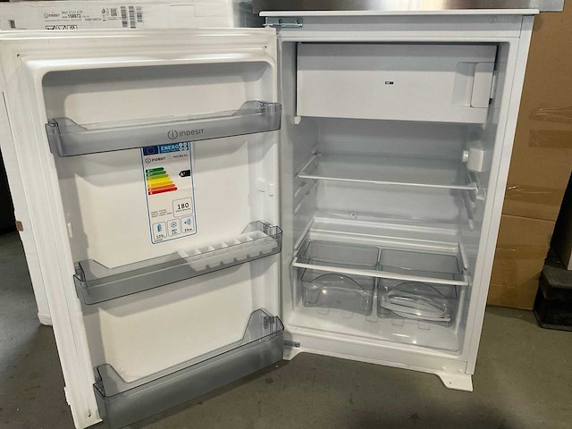 Indesit insz902aa koelkast met vriesvak - afbeelding 1 van  4