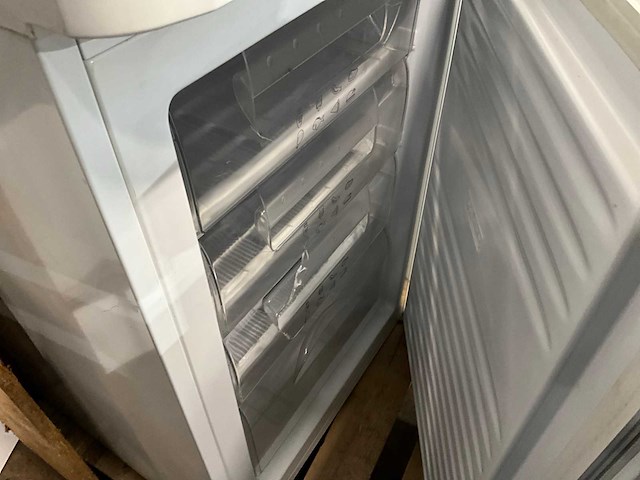 Indesit vrieskast - afbeelding 4 van  5