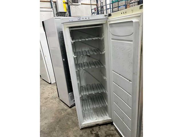 Indesit vrieskast - afbeelding 3 van  6