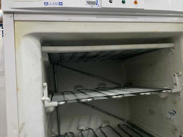 Indesit vrieskast - afbeelding 4 van  6