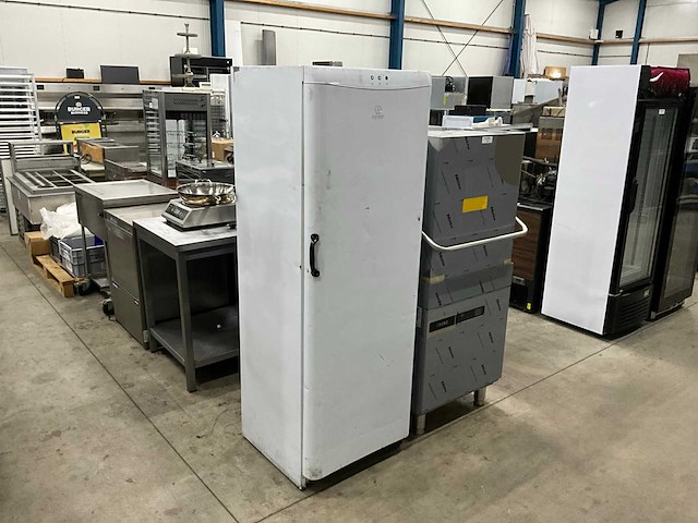 Indesit vrieskast - afbeelding 1 van  6