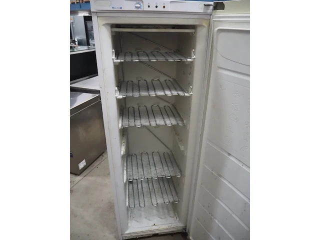 Indesit - afbeelding 5 van  8