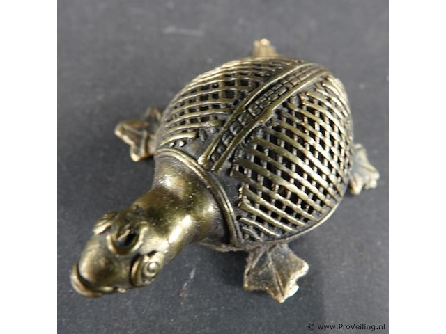 Indiaas dhokra bronzen schildpad beeldje vervaardigd met behulp van de eeuwenoude 'verloren was'-giettechniek - afbeelding 2 van  5