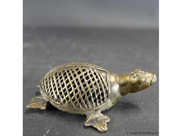 Indiaas dhokra bronzen schildpad beeldje vervaardigd met behulp van de eeuwenoude 'verloren was'-giettechniek - afbeelding 3 van  5