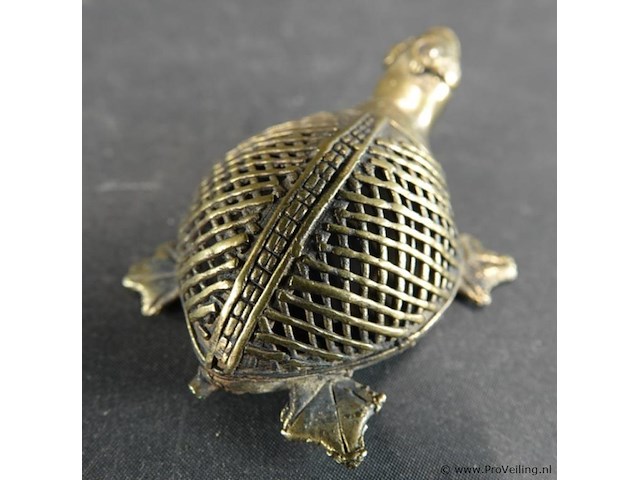 Indiaas dhokra bronzen schildpad beeldje vervaardigd met behulp van de eeuwenoude 'verloren was'-giettechniek - afbeelding 4 van  5