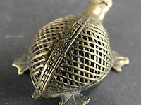 Indiaas dhokra bronzen schildpad beeldje vervaardigd met behulp van de eeuwenoude 'verloren was'-giettechniek - afbeelding 4 van  5