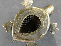 Indiaas dhokra bronzen schildpad beeldje vervaardigd met behulp van de eeuwenoude 'verloren was'-giettechniek - afbeelding 5 van  5