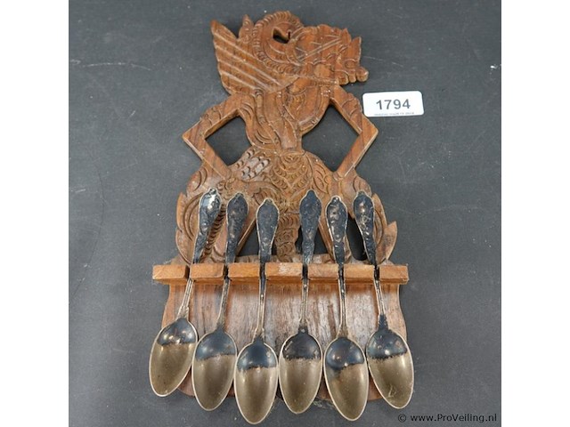 Indisch kerfsnee houten lepelrek met lepeltjes - afbeelding 1 van  5