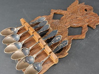 Indisch kerfsnee houten lepelrek met lepeltjes - afbeelding 2 van  5