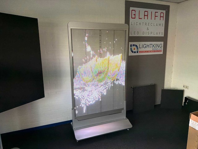Indoor led poster display met verrijdbare voet - afbeelding 1 van  4