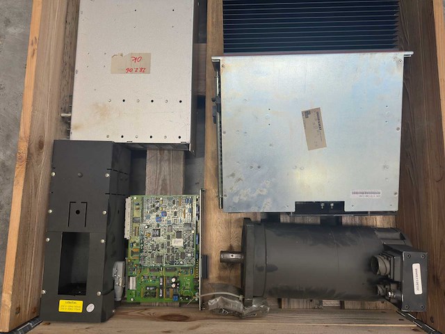 Indramat - partij industriële aandrijf- en besturingscomponenten o.a. voedingen, motor en printplaten - afbeelding 3 van  6