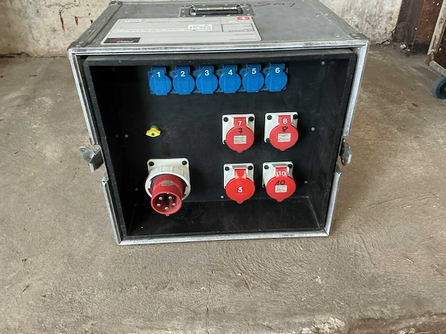 Indu electric 63a stroom verdeler in flightcase bouwaansluitkast - afbeelding 1 van  4
