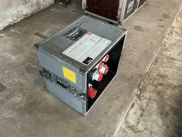 Indu electric 63a stroom verdeler in flightcase bouwaansluitkast - afbeelding 3 van  4