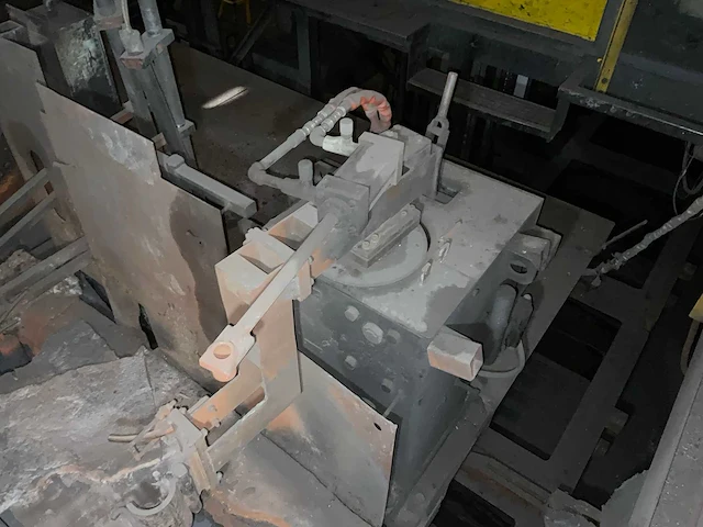 Inductotherm - 2001 - gietmachine - afbeelding 18 van  34