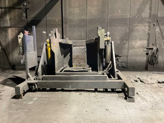 Inductotherm - 2001 - gietmachine - afbeelding 59 van  61