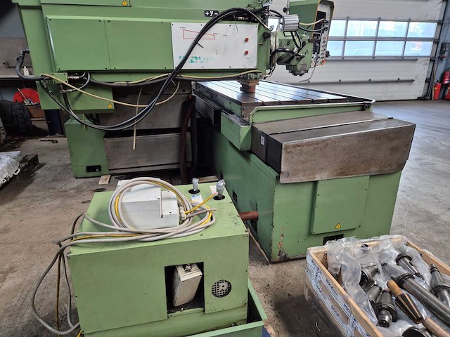 Induma - mbm-22 - bedfreesmachine met heidenhain tnc 355 - afbeelding 15 van  30