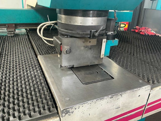 Indumasch - hp 750 cnc/z - punch nibbling machines - 1999 - afbeelding 12 van  18