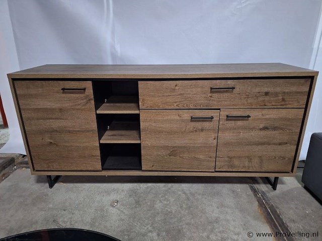 Industrieel dressoir met tropische houtlook en zwarte metalen accenten - afbeelding 1 van  5