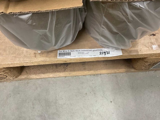 Industrieel gouden bloempotten - afbeelding 10 van  27