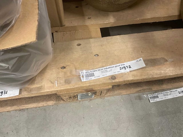 Industrieel gouden bloempotten - afbeelding 11 van  27