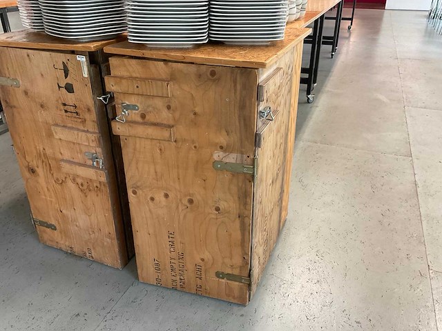 Industrieel koffiemeubel - afbeelding 1 van  3