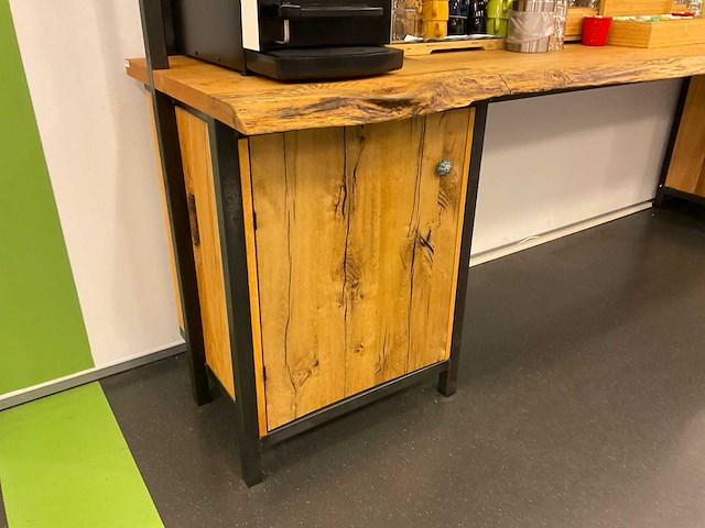 Industrieel koffiemeubel - afbeelding 2 van  8