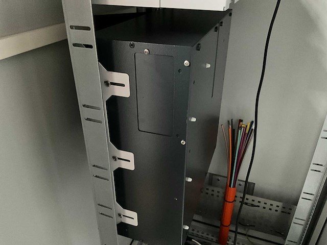 Industriële 19 inch serverkast - afbeelding 3 van  13