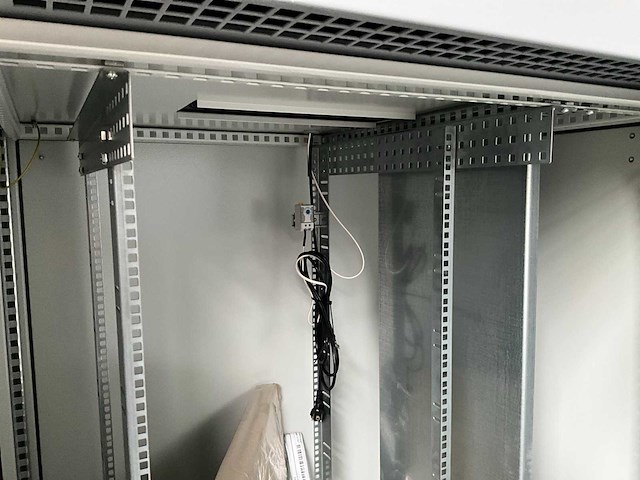 Industriële 19 inch serverkast - afbeelding 1 van  1