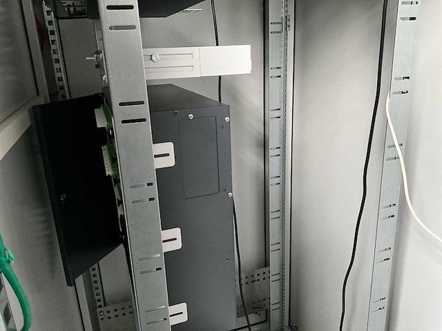 Industriële 19 inch serverkast - afbeelding 9 van  13