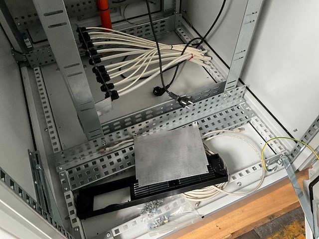 Industriële 19 inch serverkast - afbeelding 10 van  13